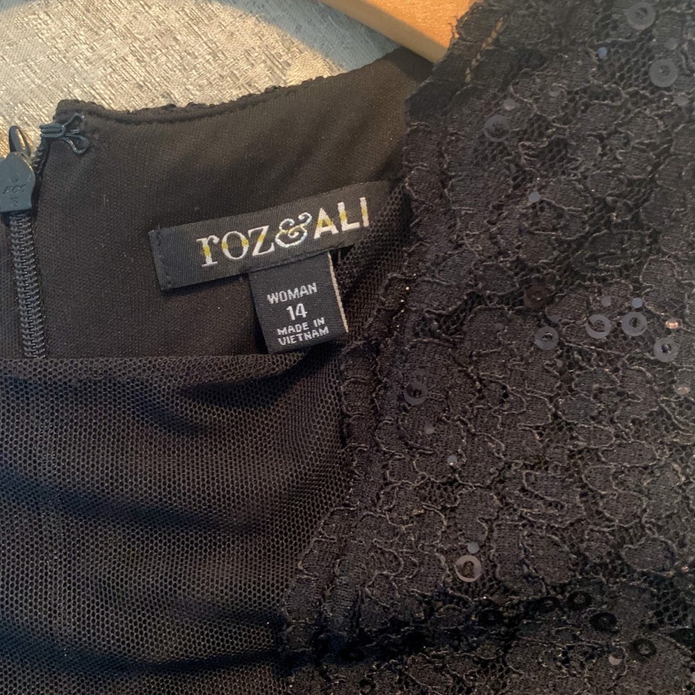 Dress - Picture 2 of 3